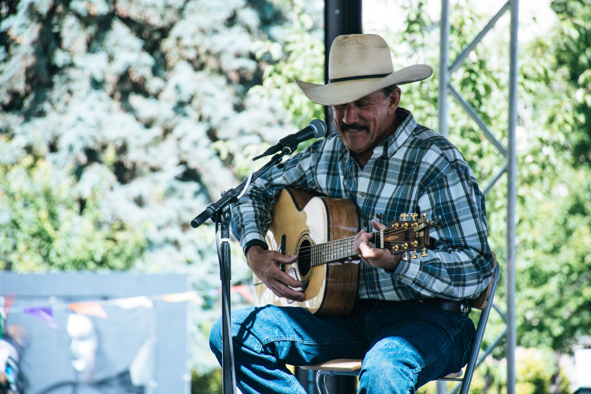 Country Song Lyrics Generator: How to Write Authentic Hits