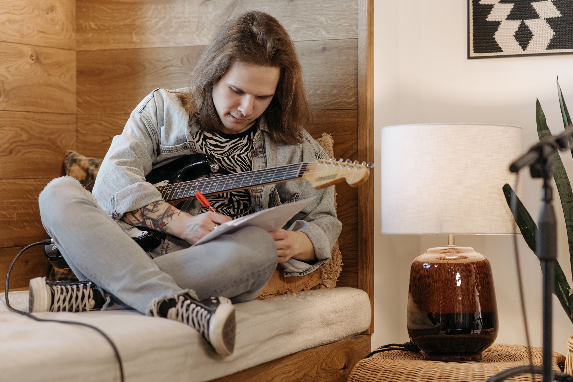 22 Songwriting Techniques That Make Hits (With Examples)